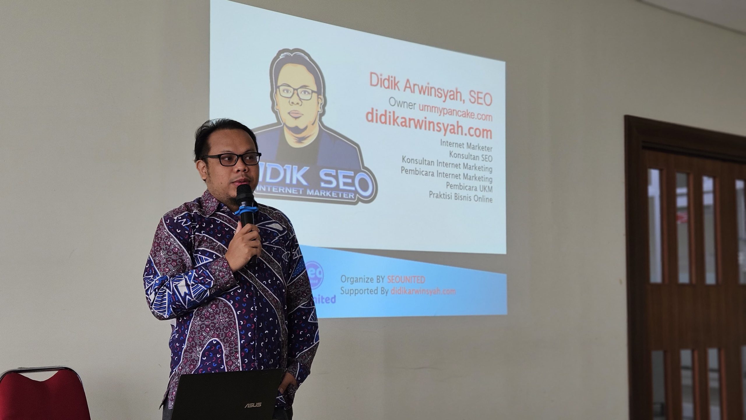 UNISA YOGYAKARTA GELAR PELATIHAN PENGELOLAAN WEBSITE BERSAMA DIDIK SEO